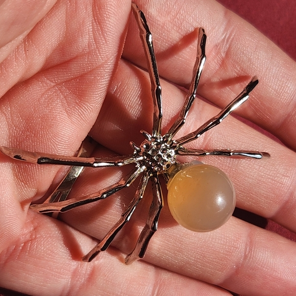 Metal Spider With Carnelian Agate Sphere - Picture 2 of 4